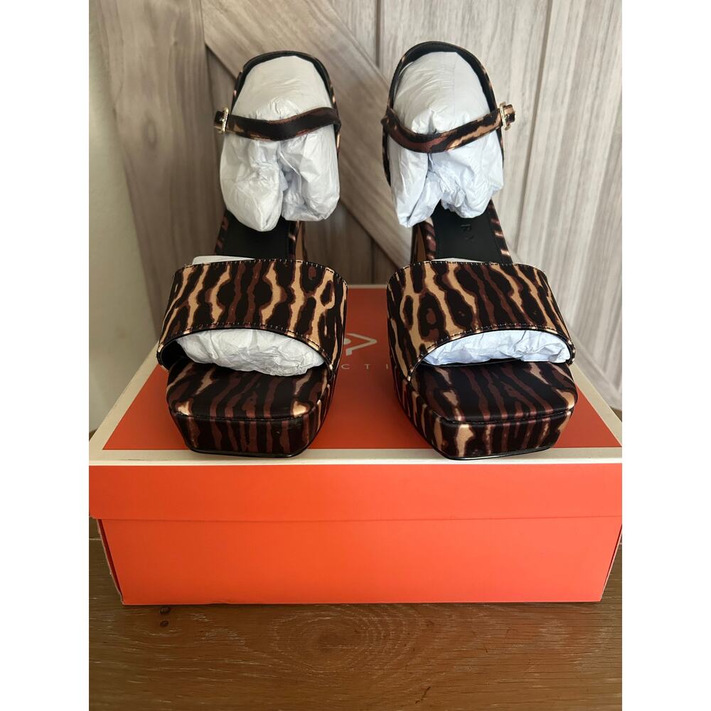 NIB Katy Perry The Square Open Sandal Liger Print satin 11 - Picture 5 of 9
